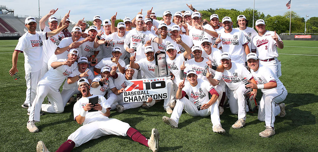 Group photo of baseball team