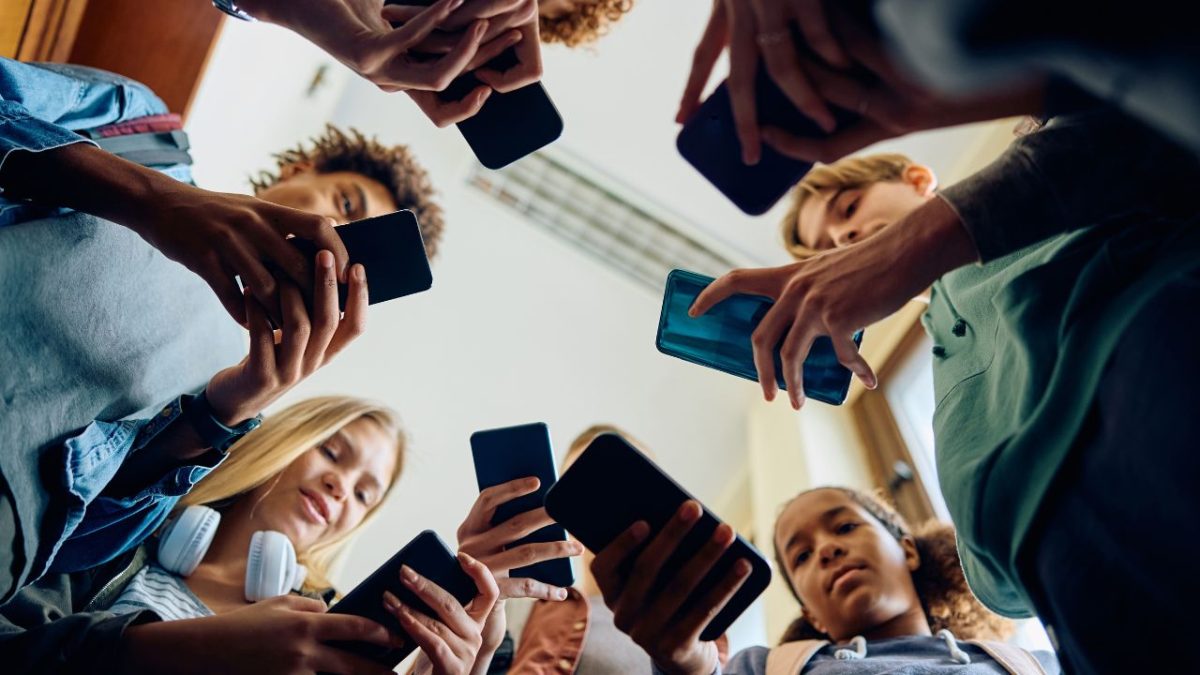 Should Cellphones Be Allowed in School? New York Educators Weigh In
